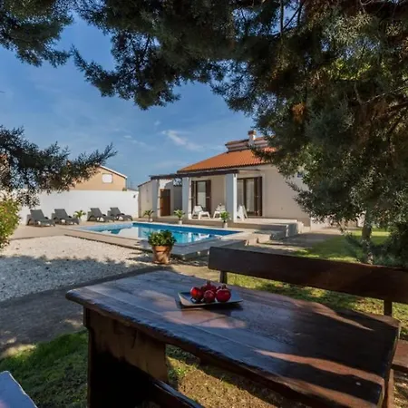Charming With Pool Near Medulin * Šišan