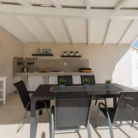 Villa Charming With Pool Near Medulin *
