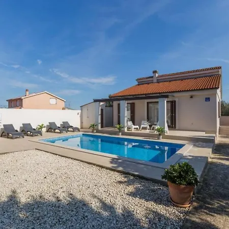 Charming With Pool Near Medulin Вилла
