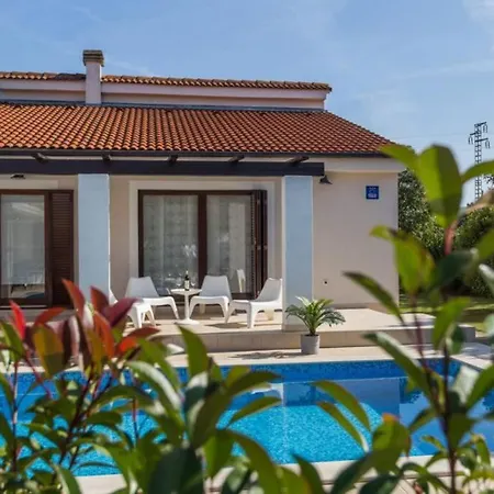 Вилла Charming With Pool Near Medulin
